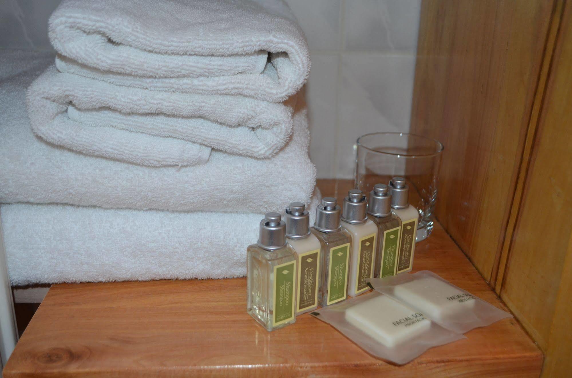 Hotel Aquaterra Puerto Natales Buitenkant foto
